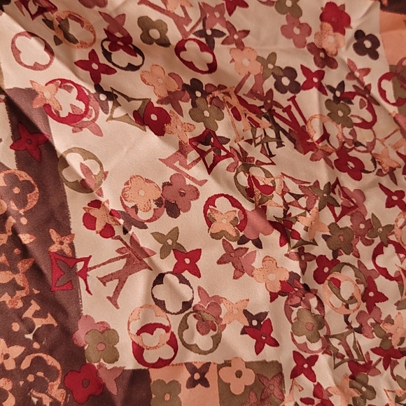 LOUIS VUITTON silk scarf - Picture 5 of 5